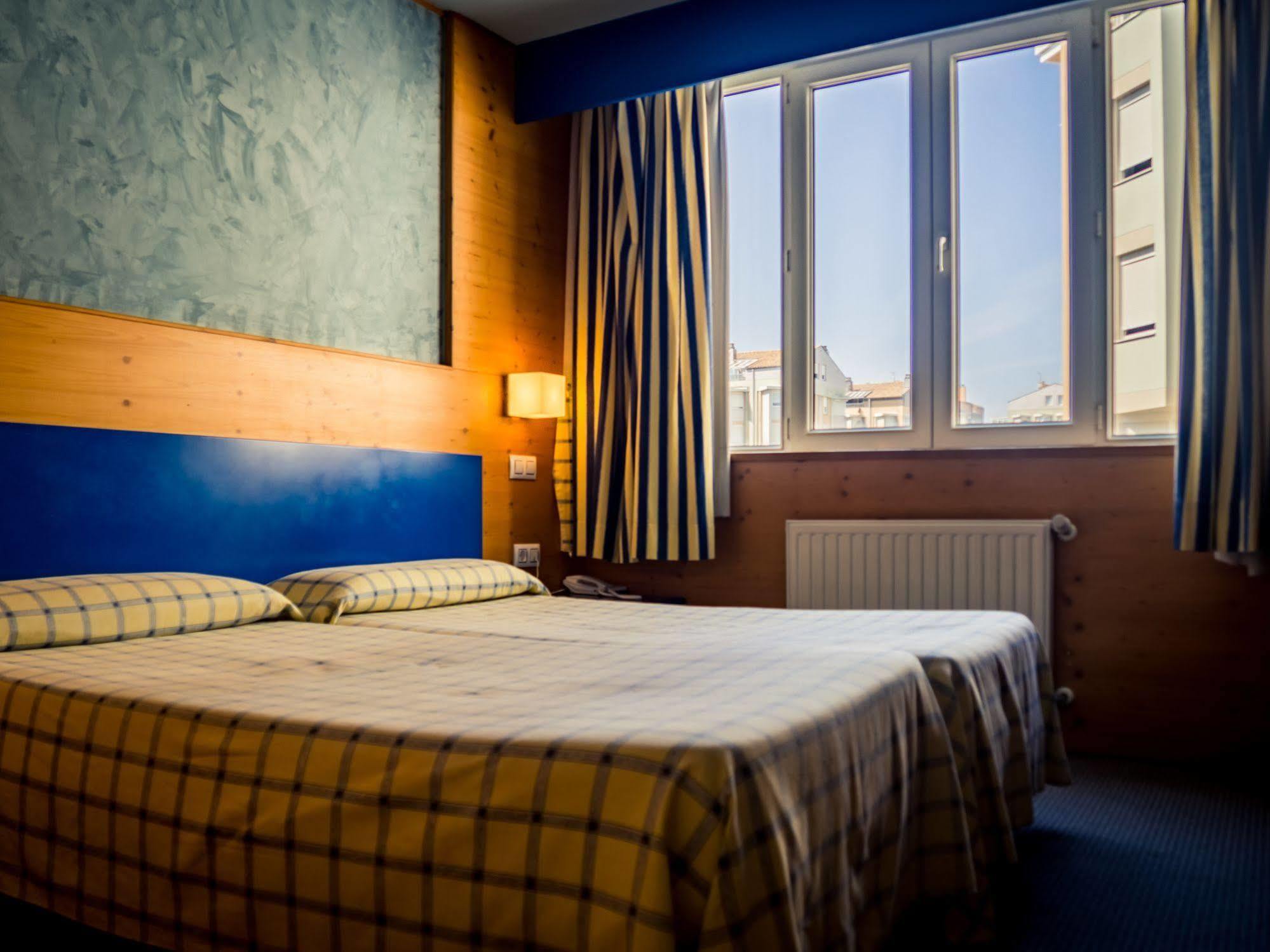 Hotel Bezana Lago Santa Cruz De Bezana Exteriér fotografie