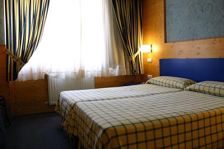 Hotel Bezana Lago Santa Cruz De Bezana Exteriér fotografie